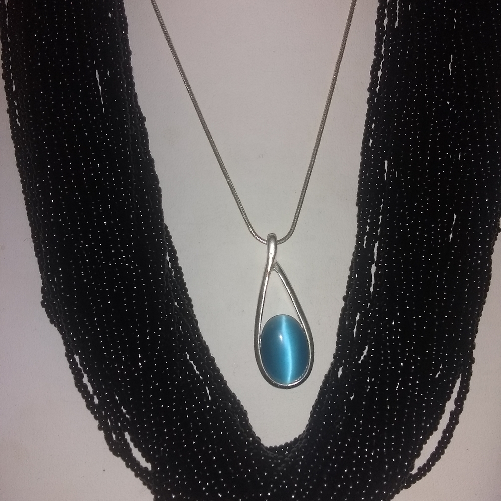 GORGEOUS!/ BLACK SEED BEADS NECKLACE SET💕 - Picture 2 of 11